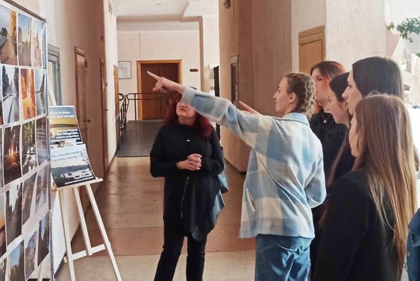 Споглядання світлин Аліни Нижегородової